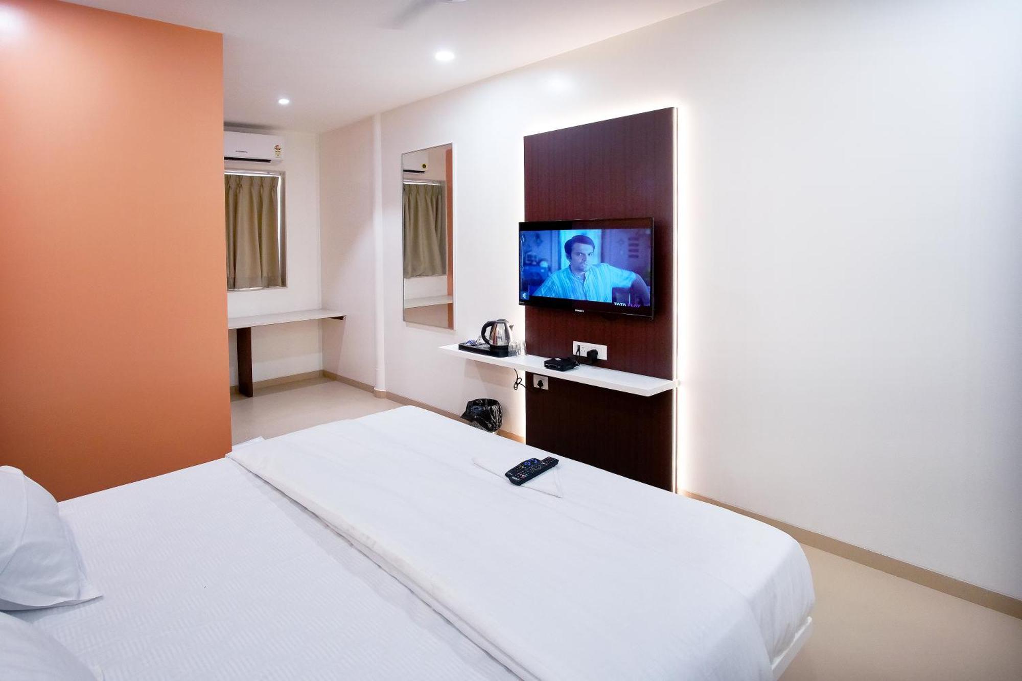Hotel Haldi Nashik Rum bild