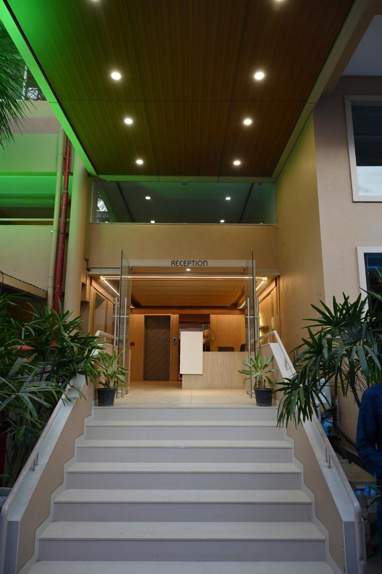 Hotel Haldi Nashik Exteriör bild