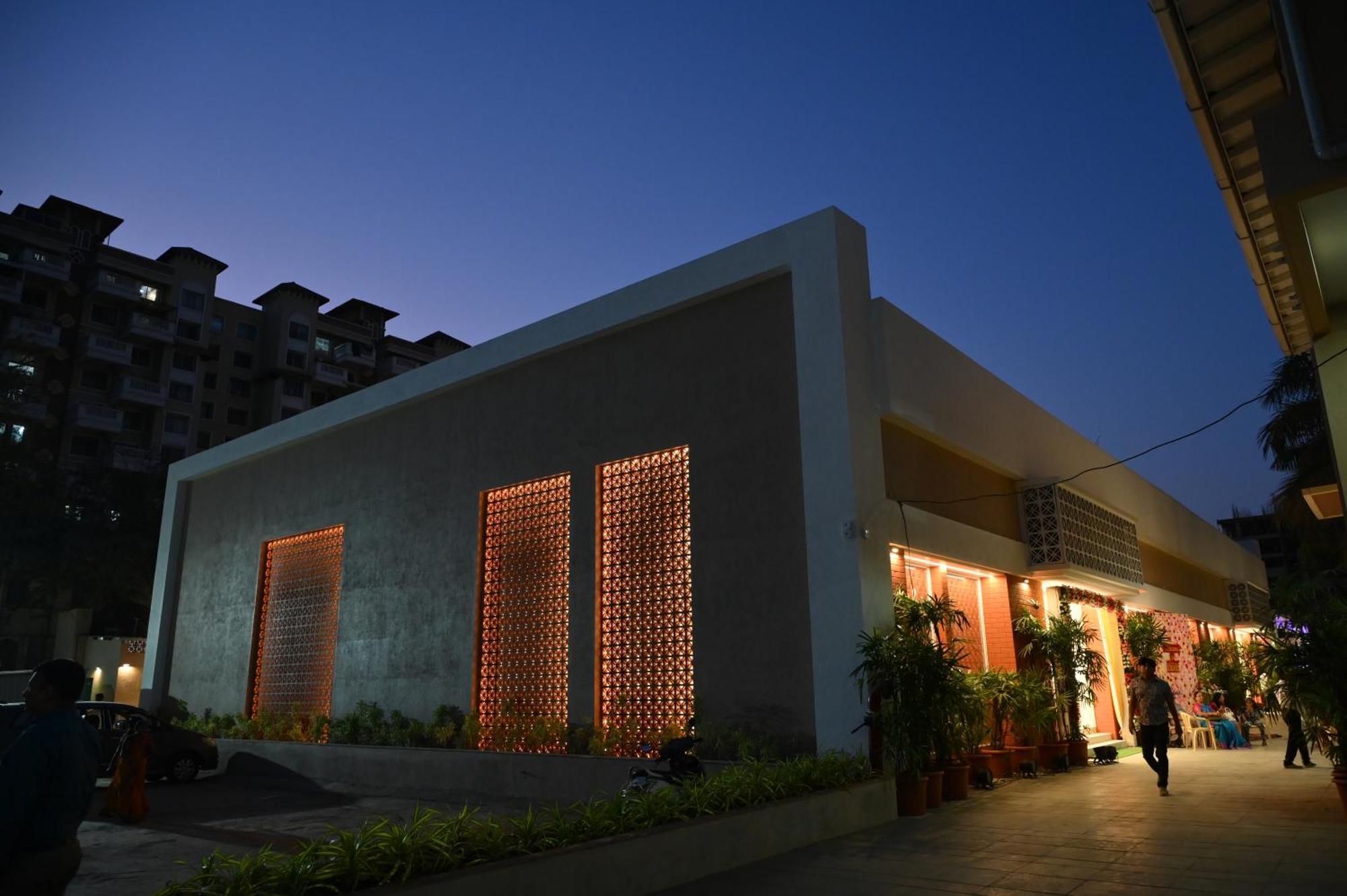 Hotel Haldi Nashik Exteriör bild