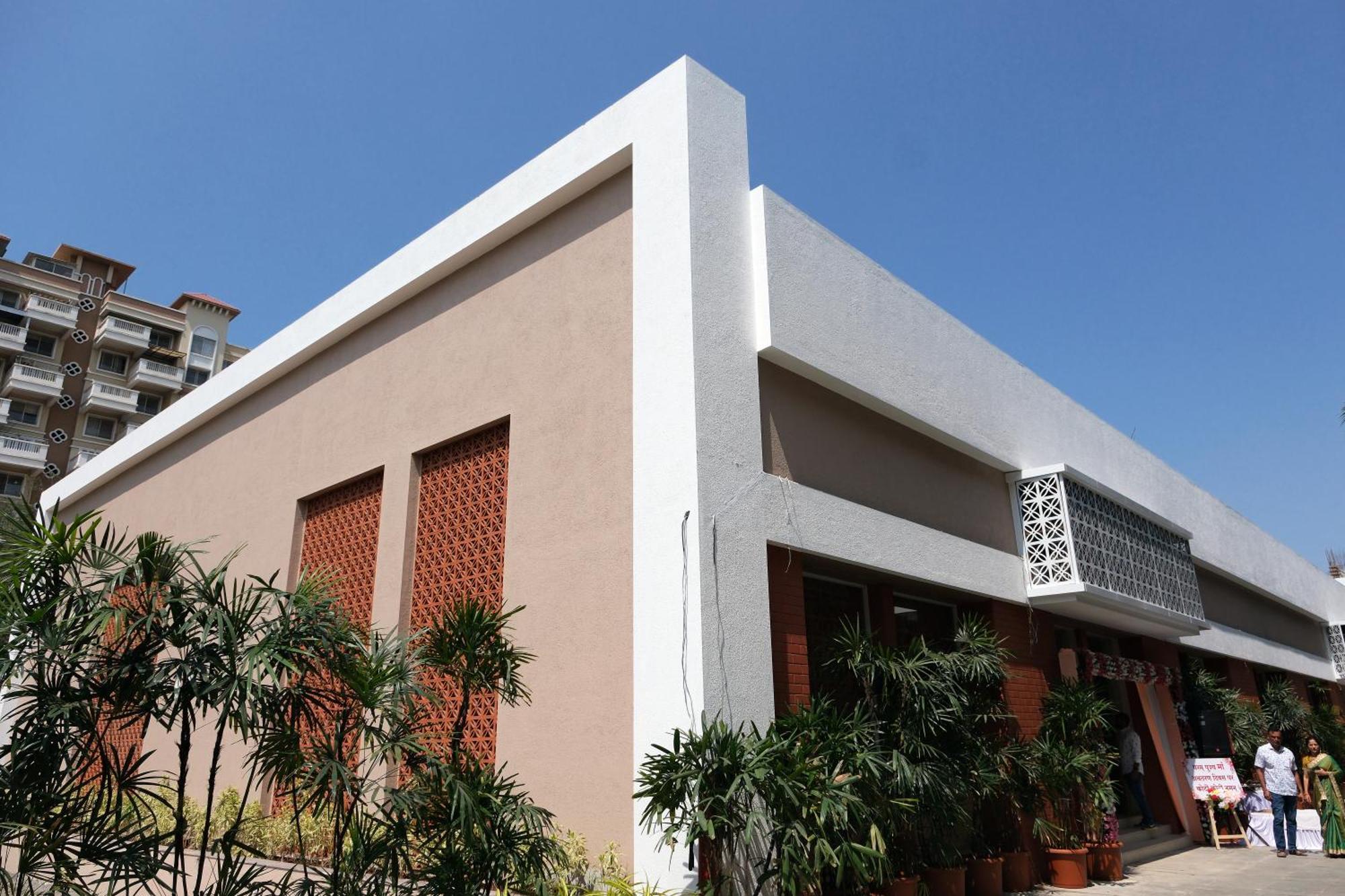 Hotel Haldi Nashik Exteriör bild