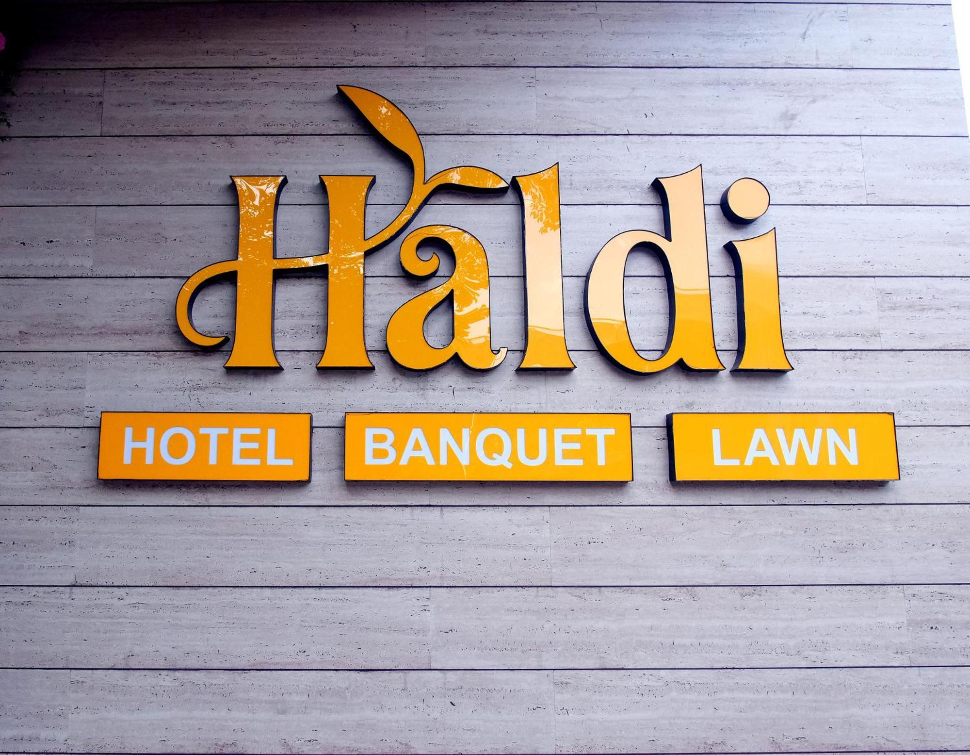 Hotel Haldi Nashik Exteriör bild